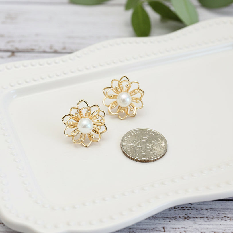 Double Layer Flora with Pearl Earrings