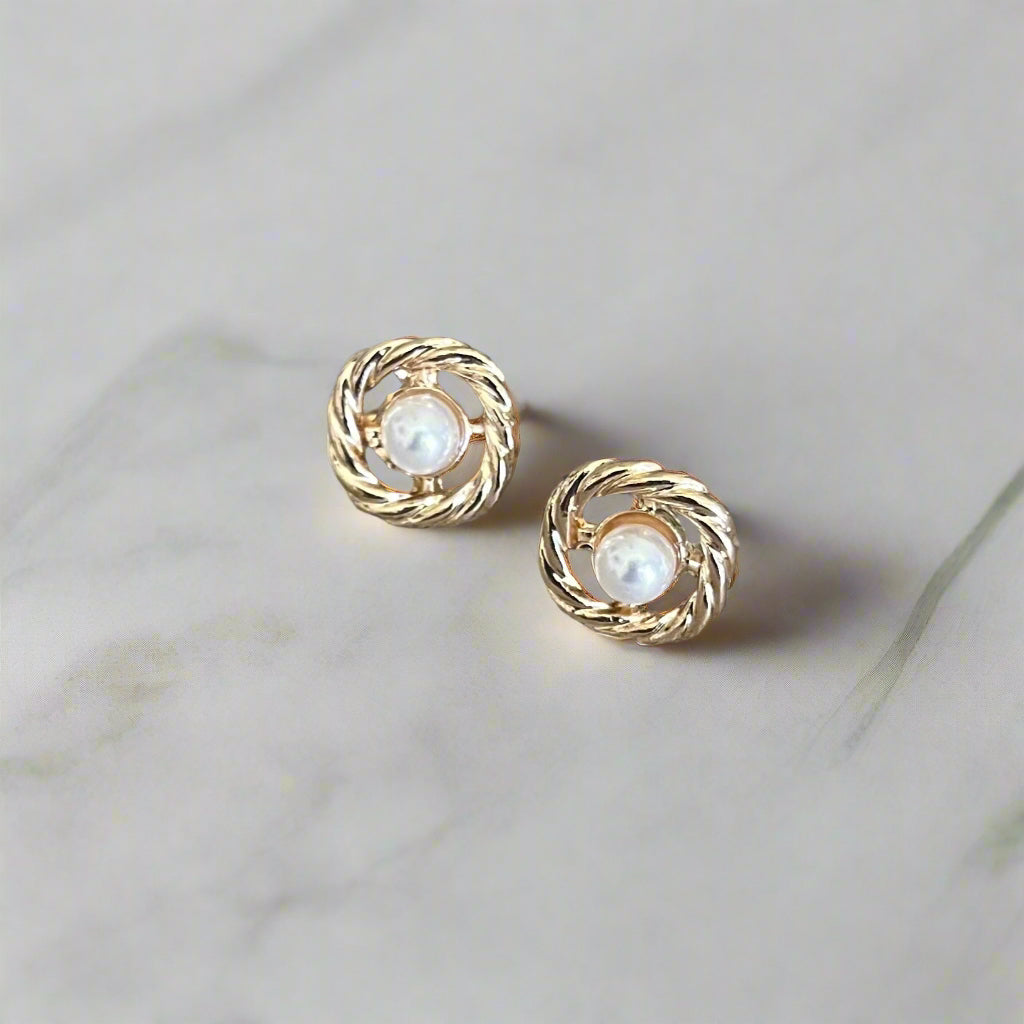 Pearl in Twists Earrings
