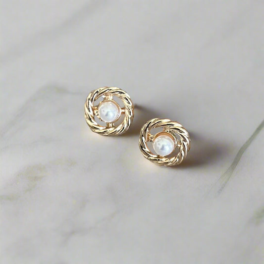 Pearl in Twists Earrings