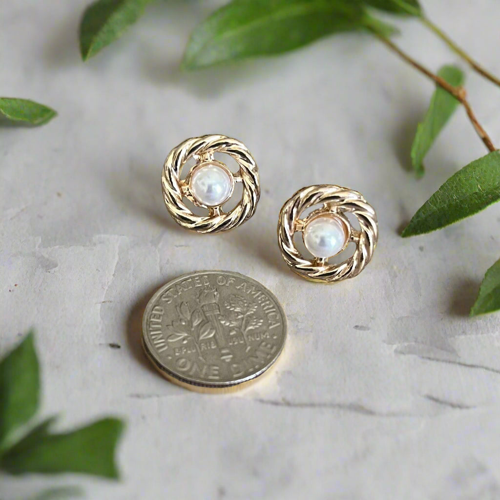 Pearl in Twists Earrings