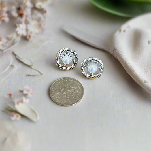 Pearl in Twists Earrings